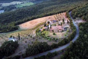 Contatti: Veduta Aerea Borgo Le Moraiole